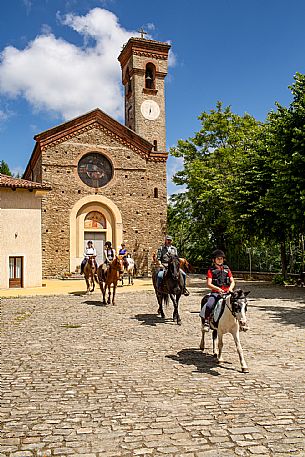 Horse riding Alta Langa